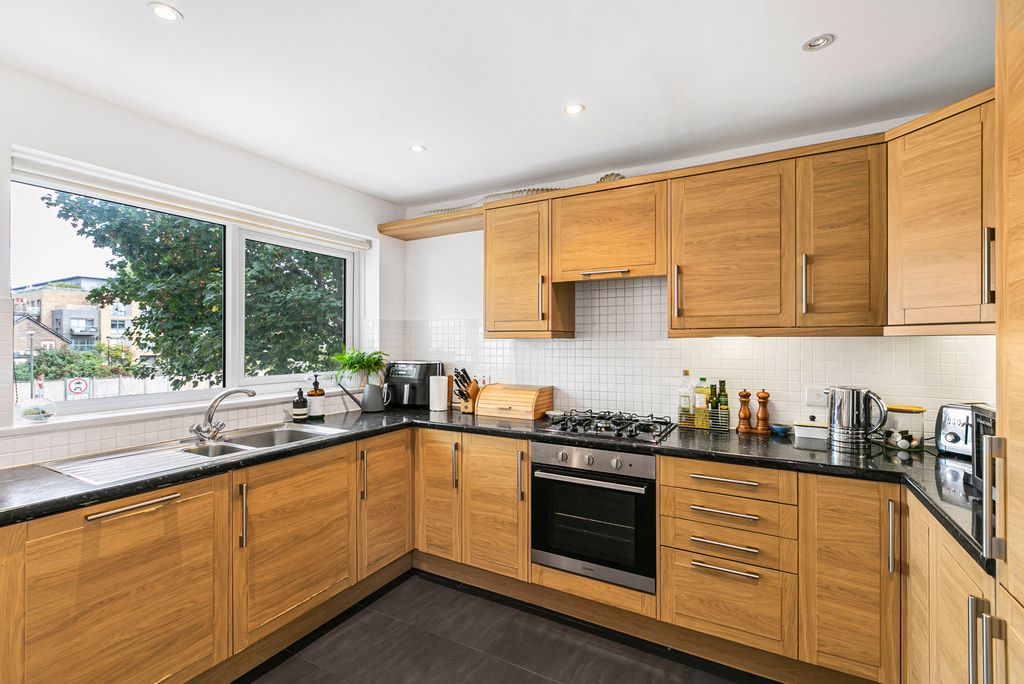 Property photo 2 of 19 Kitchen