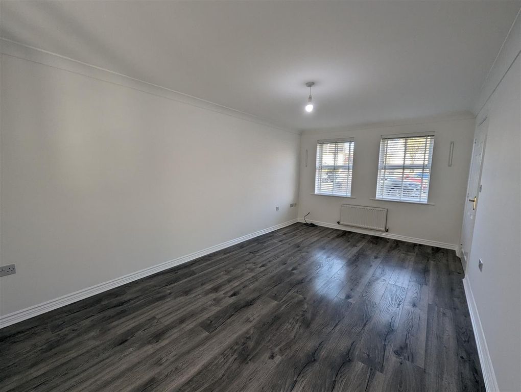 Property photo 3 of 19 Living Room