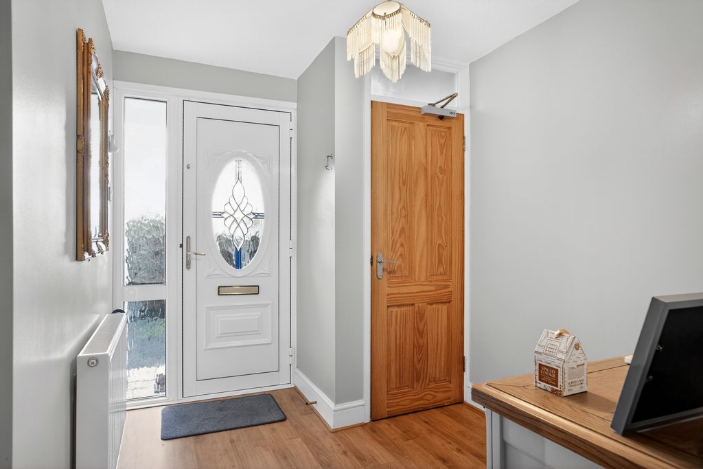 Property photo 2 of 17 Entrance Hall