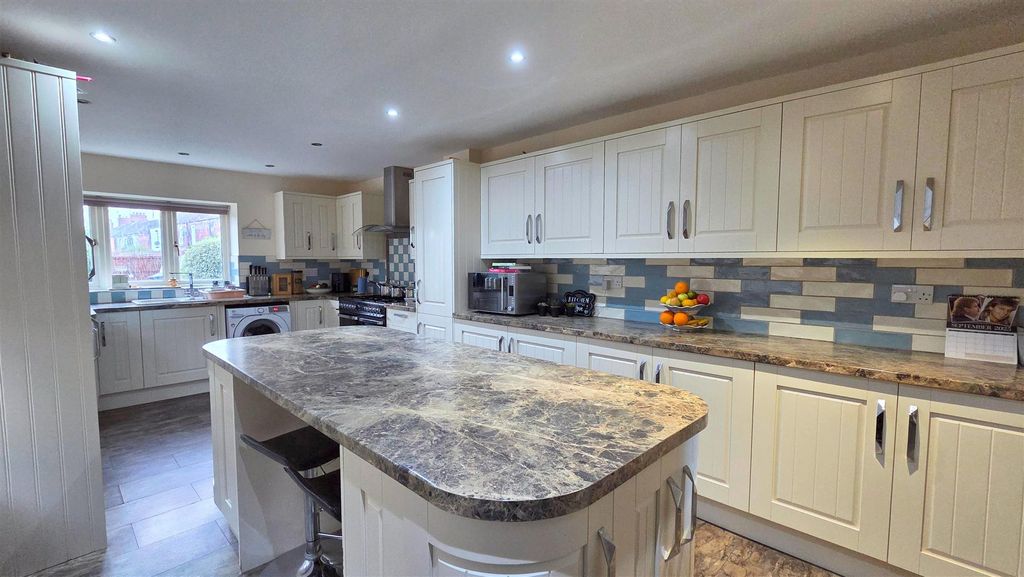 Property photo 3 of 22 Kitchen