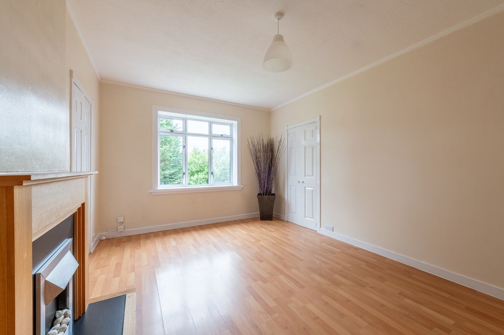 Property photo 2 of 27