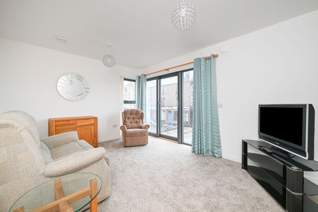 Property photo 2 of 25