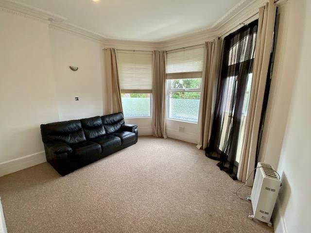 Property photo 3 of 11 Living Room