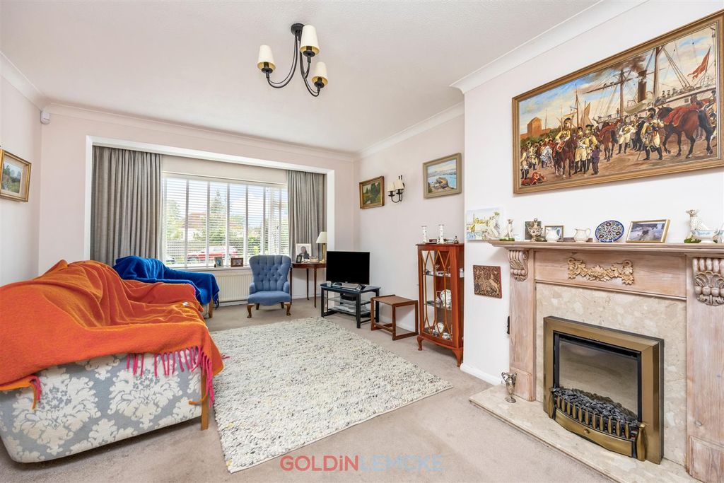 Property photo 2 of 16 Sitting Room