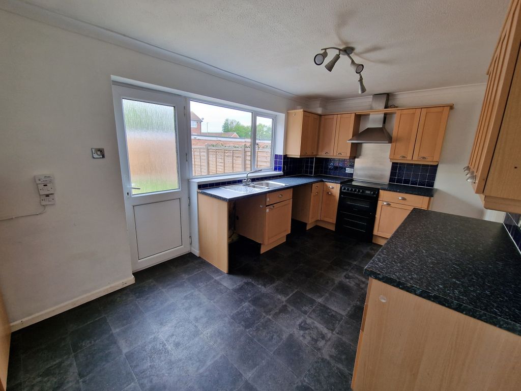 Property photo 3 of 11 Kitchen/Dining Room