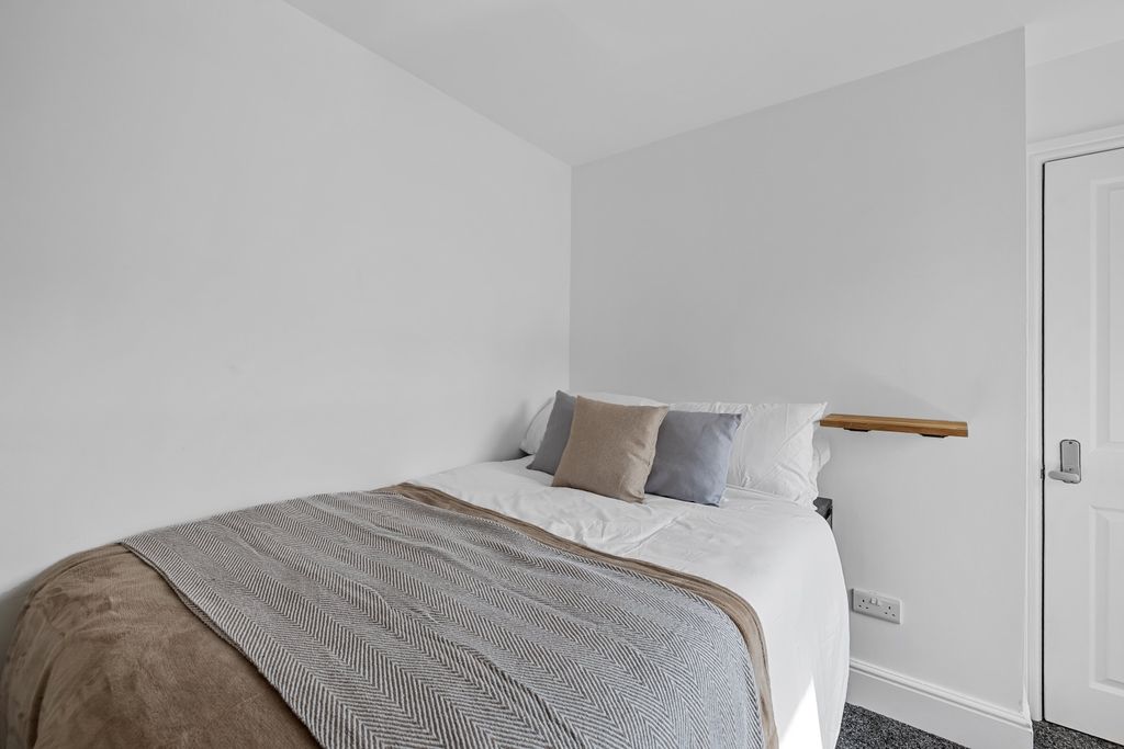 Property photo 2 of 7 0041