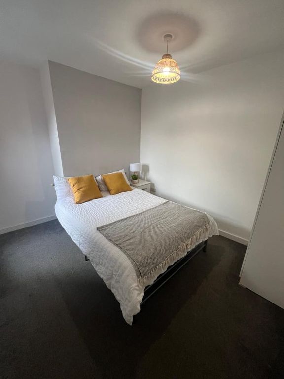 Property photo 1 of 3 A Cozy And Neatly Arranged Double Bedroom Featurin...