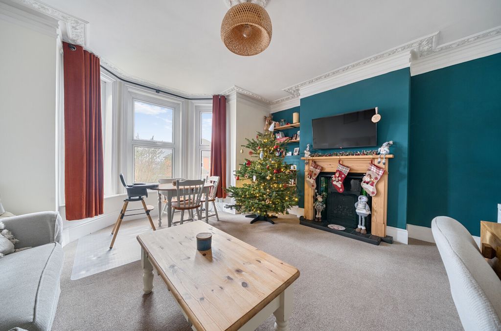 Property photo 2 of 13 1387991-25-6942Ab...