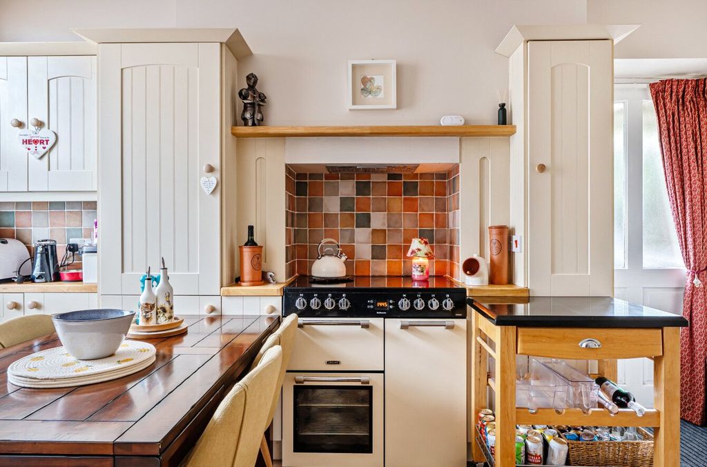 Property photo 3 of 12 Picture No. 10