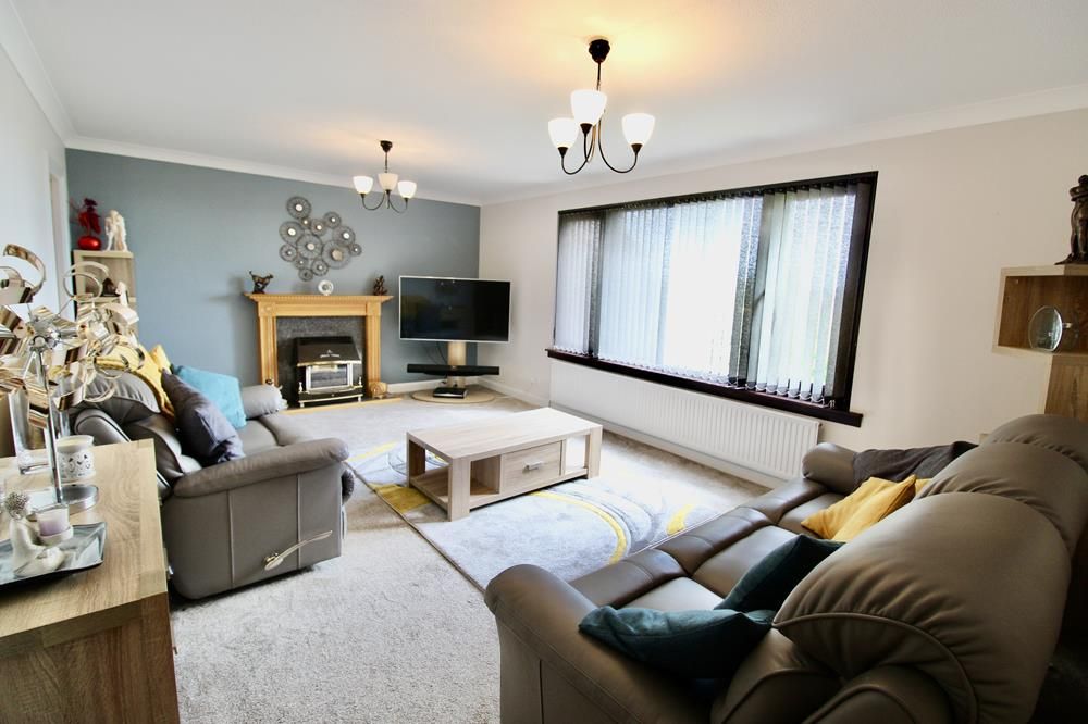 Property photo 3 of 20 Lounge 2