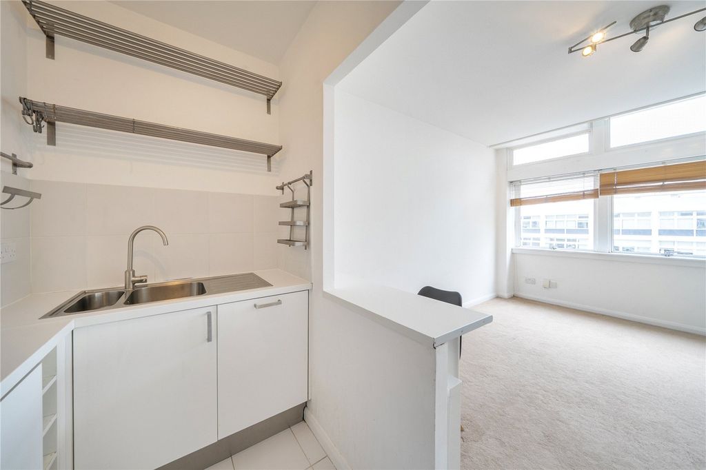 Property photo 3 of 19 Kitchen