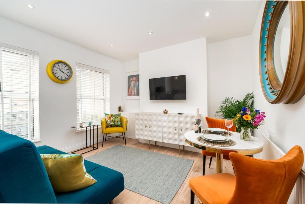 Property photo 3 of 9 600215040