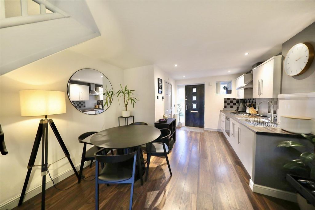 Property photo 2 of 15 Lounge/Diner