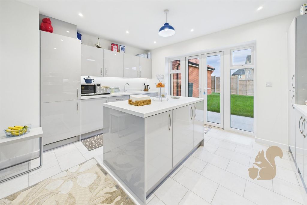 Property photo 3 of 22 Kitchen/Diner