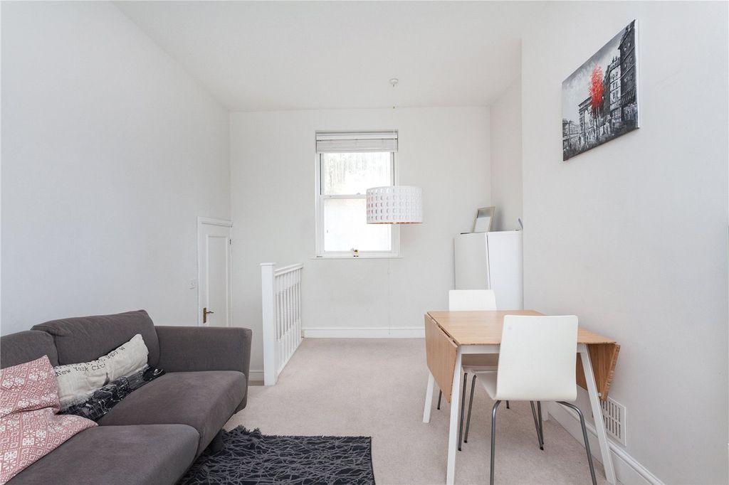 Property photo 3 of 8 Picture No. 04