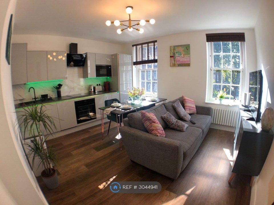 Property photo 1 of 22 Kitchen Lounge