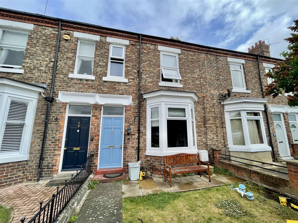 Property photo 1 of 8 Externally