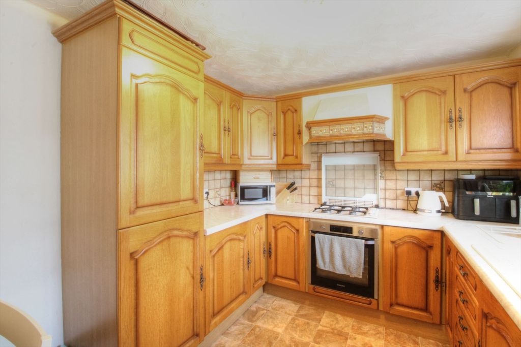 Property photo 3 of 24