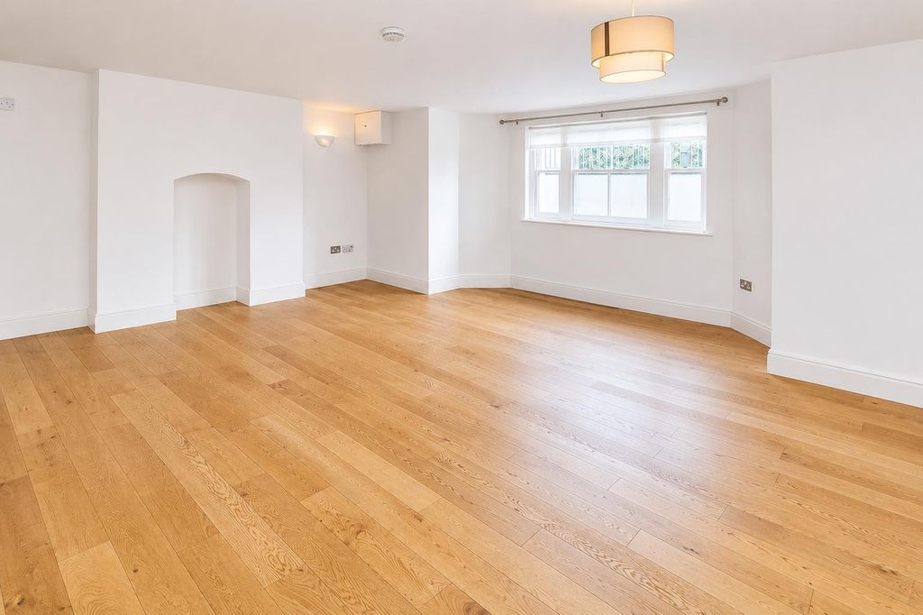 Property photo 2 of 12 Living/Dining Room