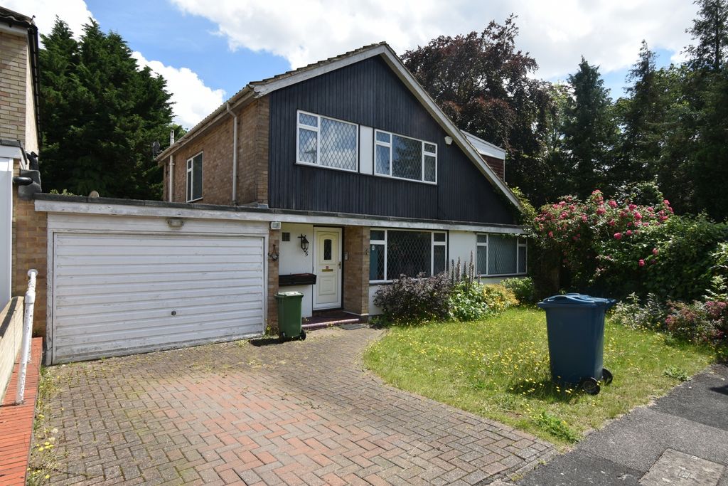 Property photo 1 of 20 Spacious 4-Bedroom Detached House Â€“ Â£3,100 Pcm | Harrow, Ha3