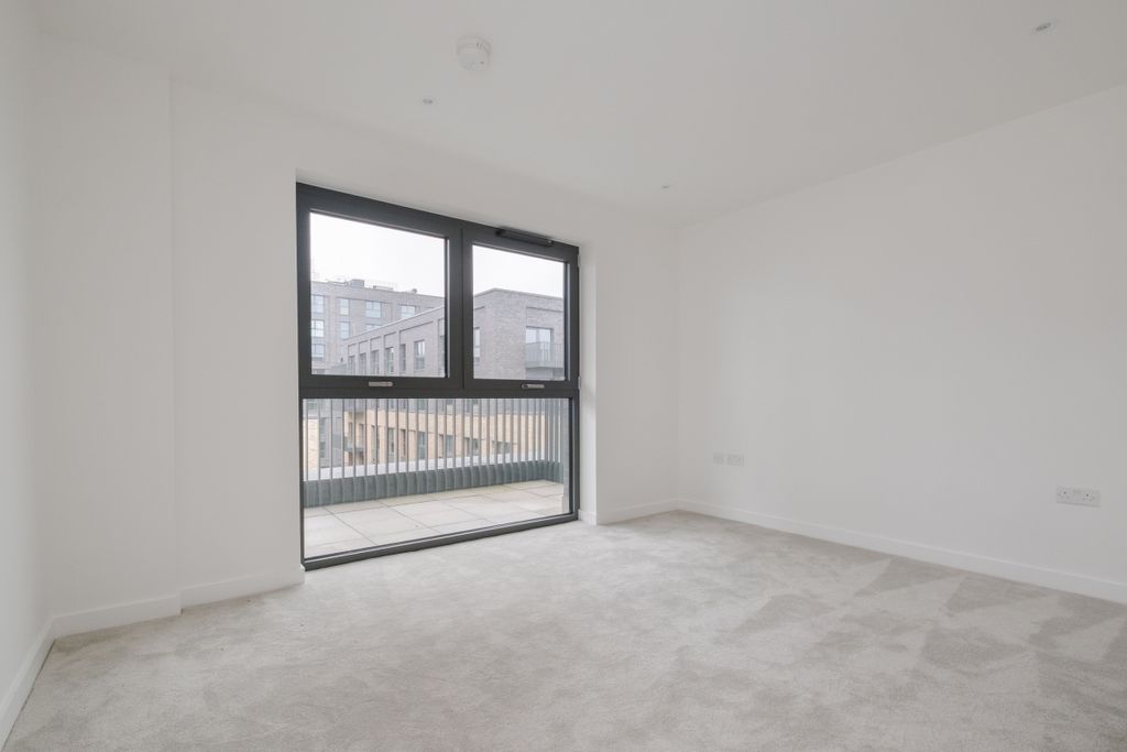 Property photo 3 of 5 Hawker House