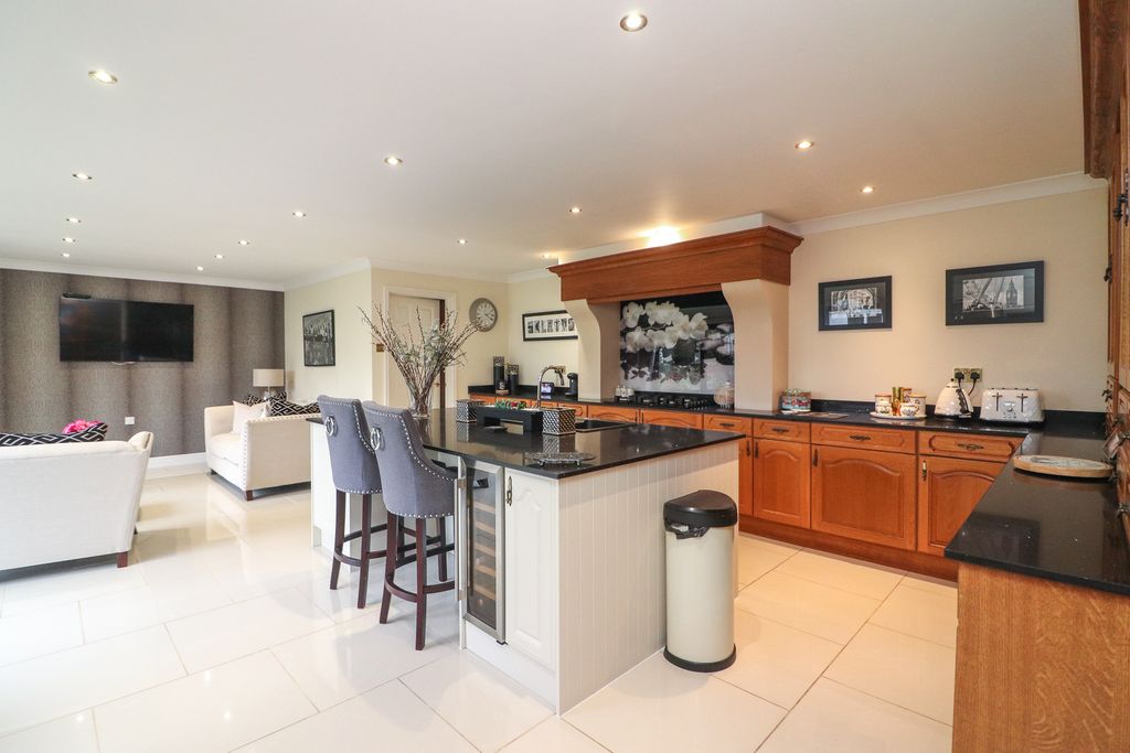 Property photo 2 of 44
