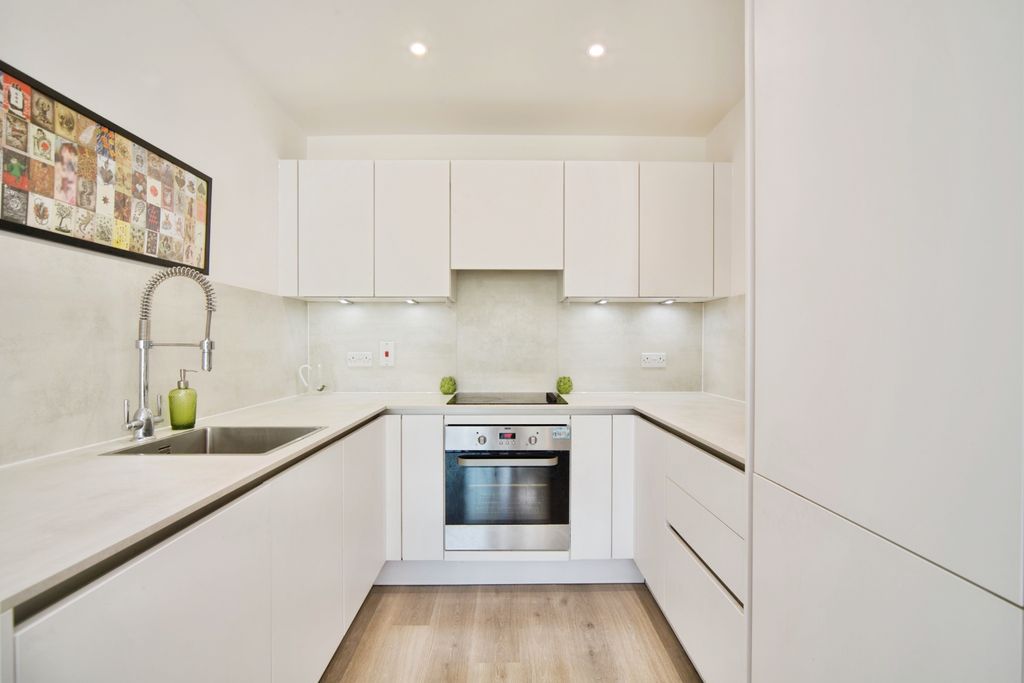 Property photo 3 of 14 Kitchen