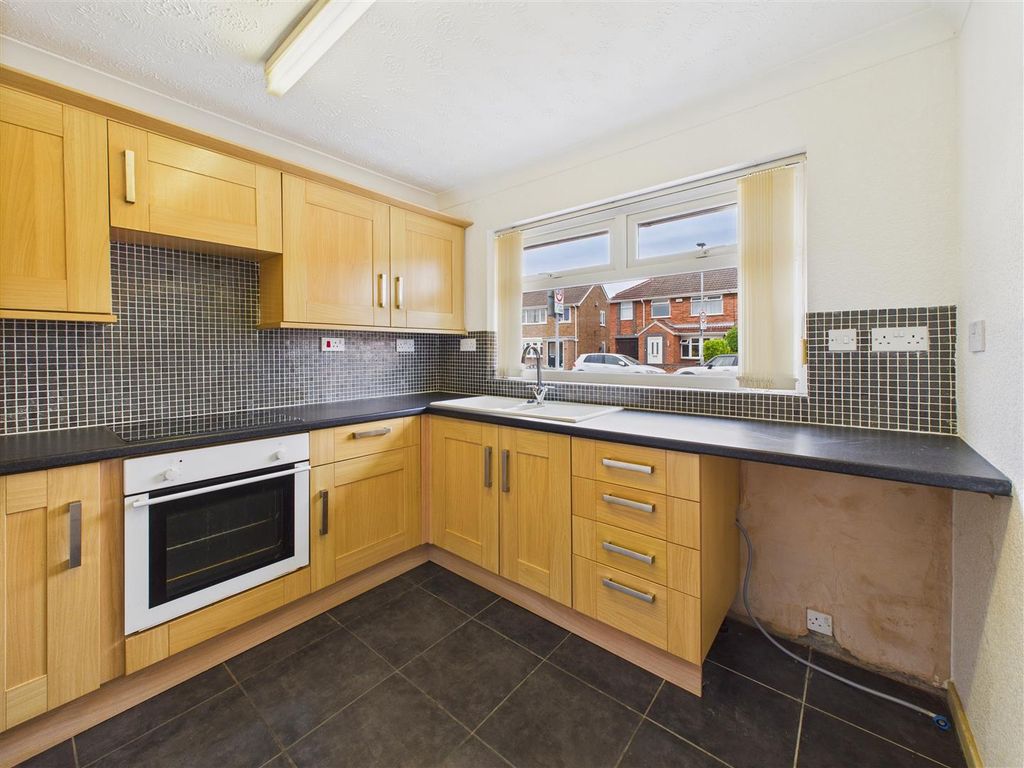 Property photo 2 of 9 Kitchen
