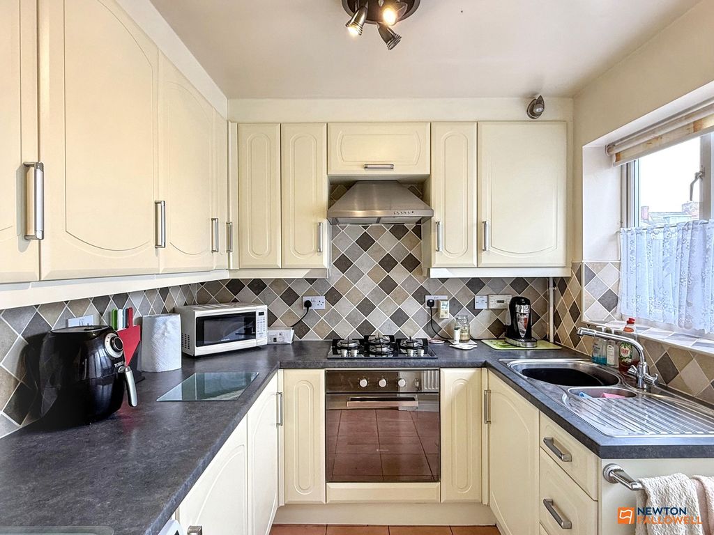 Property photo 2 of 23