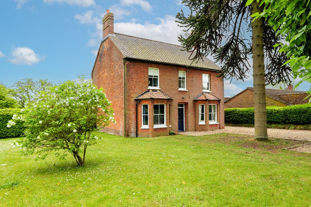 Property photo 2 of 35 4496585