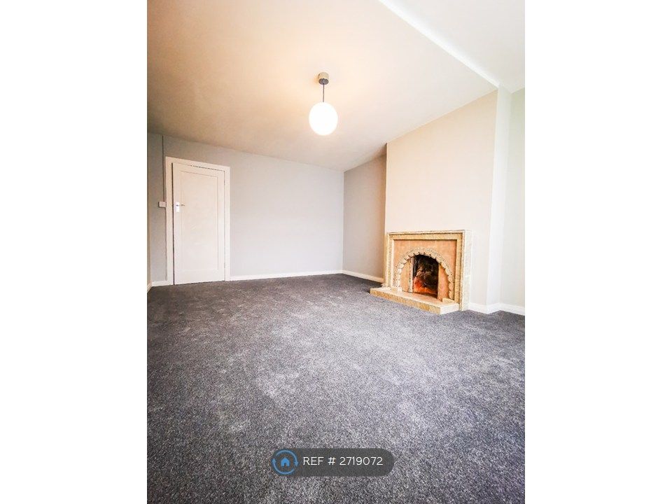 Property photo 3 of 10 Living Room