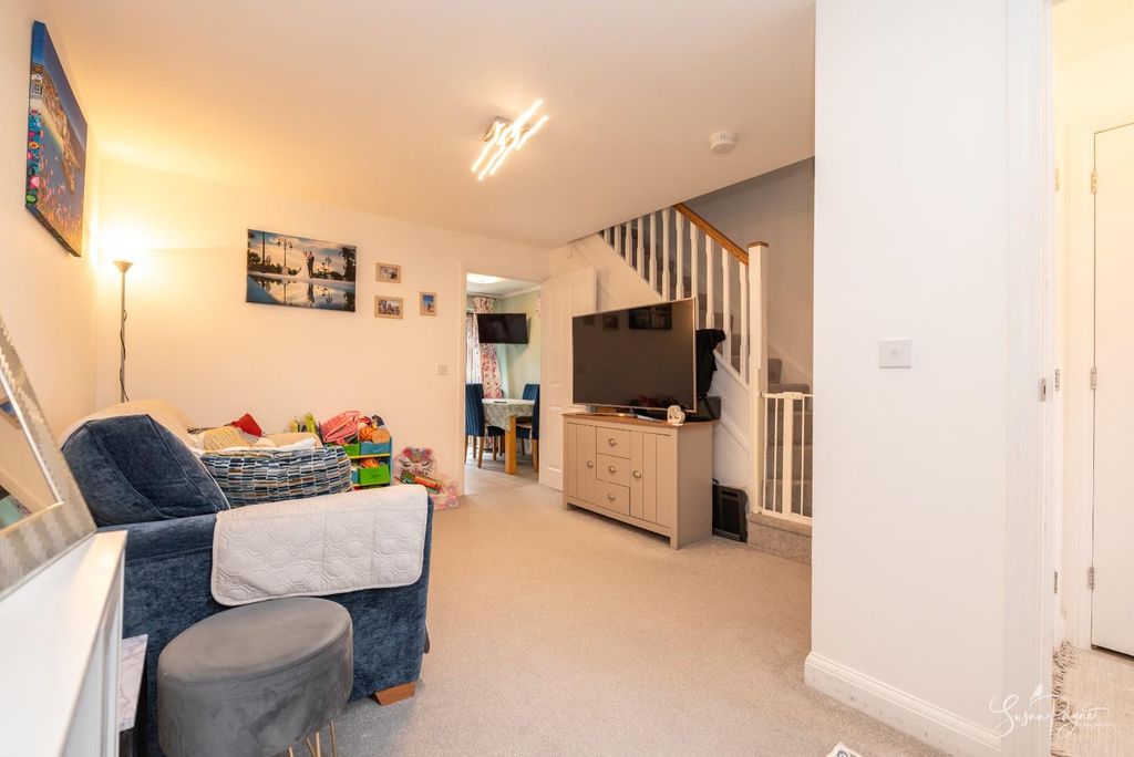 Property photo 3 of 19 Living Room