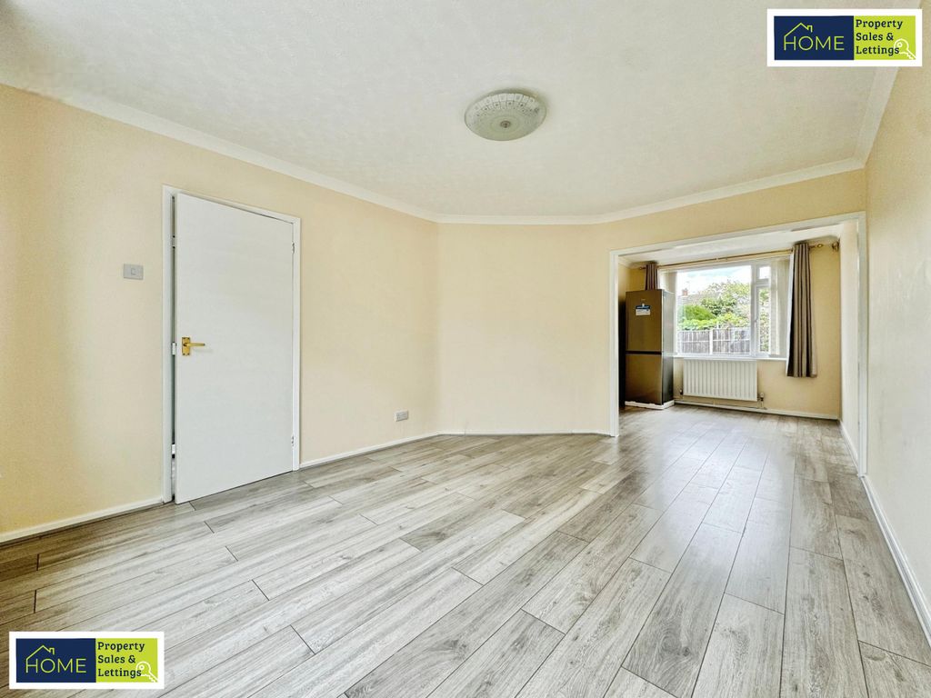 Property photo 3 of 16 32 Skelton Drive, West Knighton, Leicester, Le2 6Jp