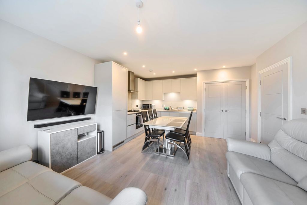 Property photo 3 of 21 1503881-12-6A7B16...