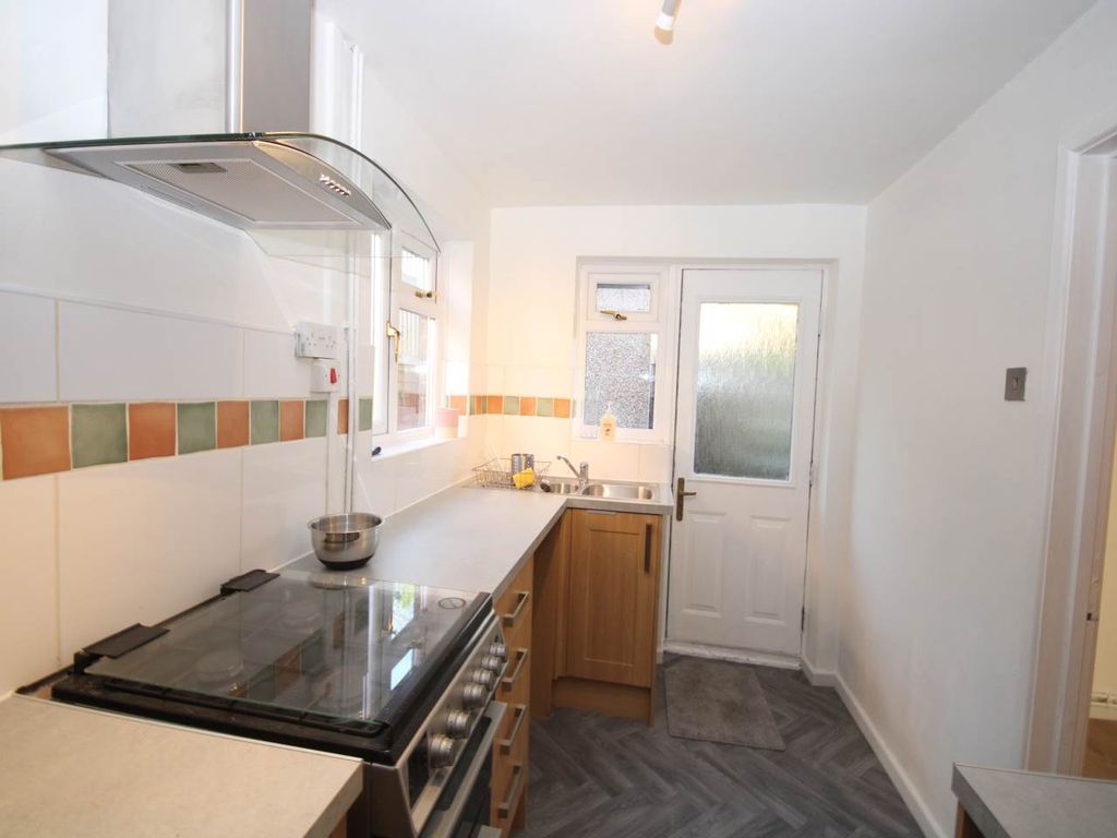 Property photo 3 of 18 Kitchen 2