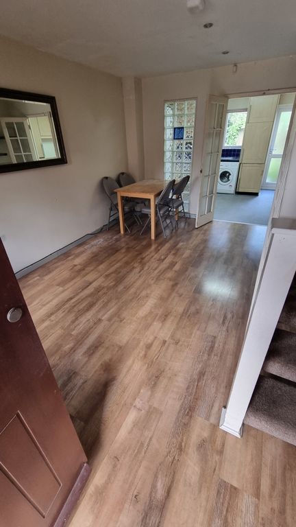 Property photo 3 of 8 8 Abbots Living Room