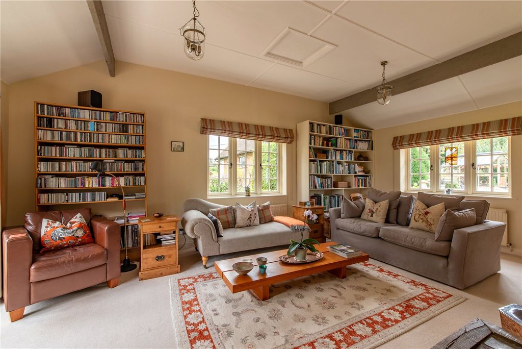Property photo 2 of 21 Sitting Room