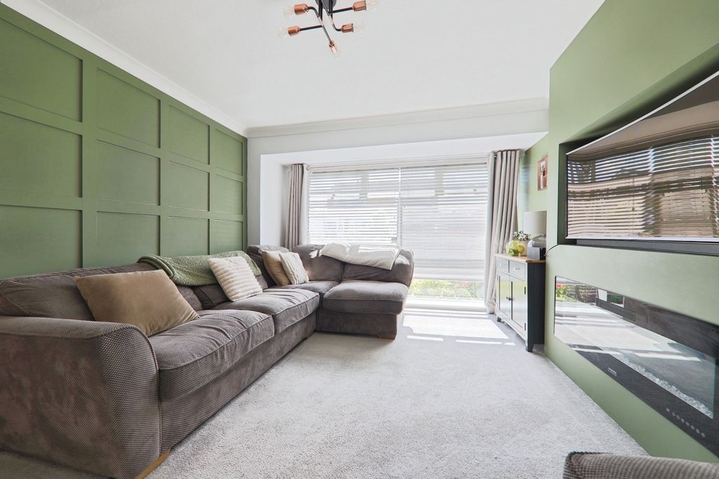 Property photo 3 of 14 5206282