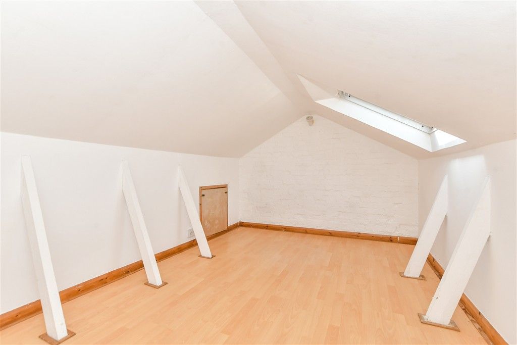 Property photo 3 of 9 Loft Room