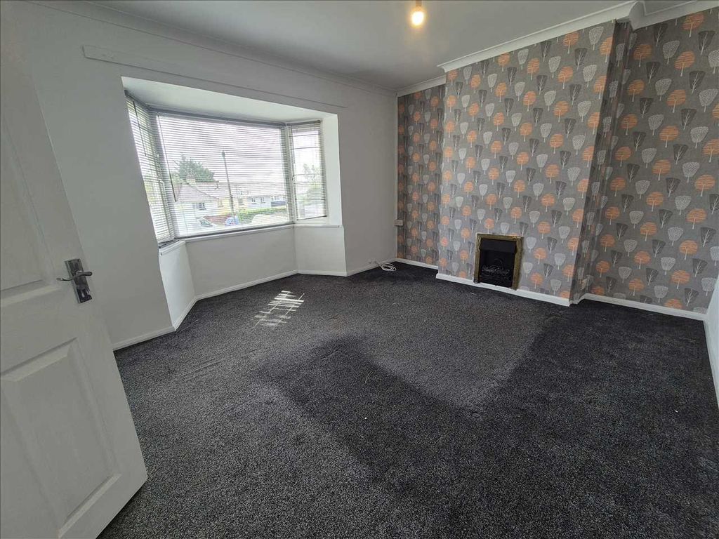 Property photo 3 of 16 Lounge