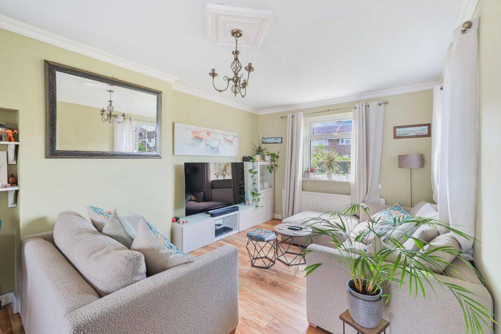 Property photo 2 of 14 Tonstall Road
