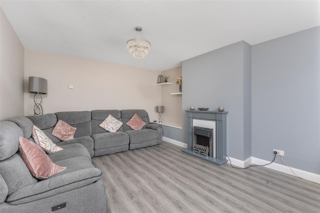Property photo 3 of 14 36 Goodrington Close, Banbury-5.Jpg