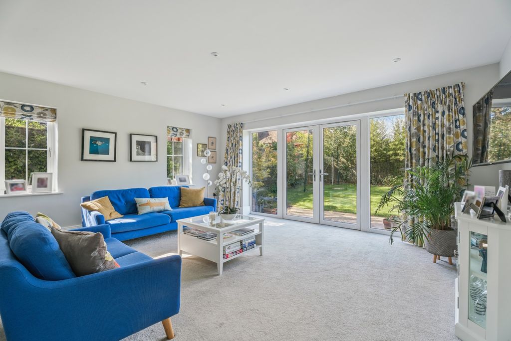 4 bed detached house for salePheasant Close, Amersham HP6 photo 4