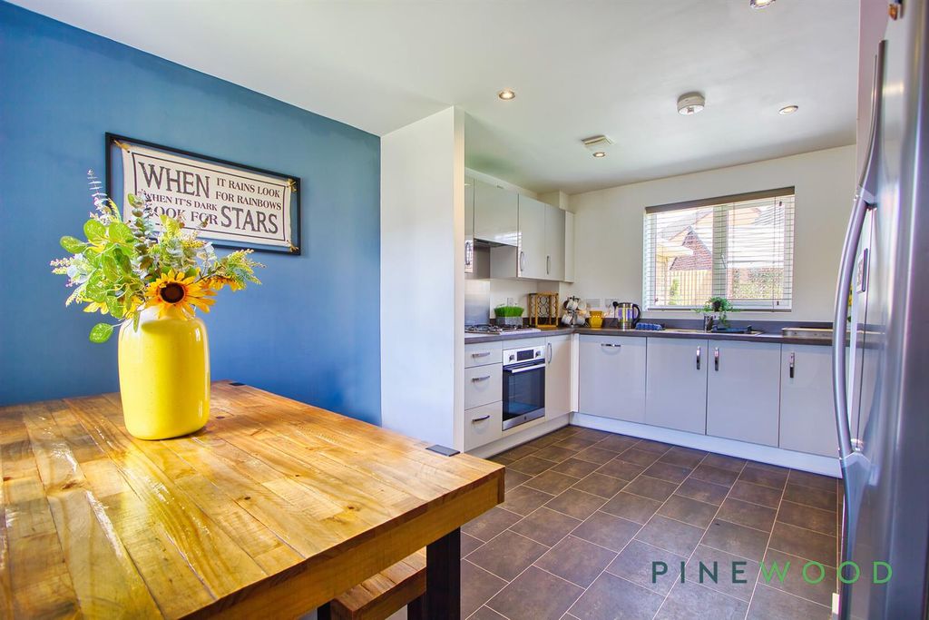 Property photo 2 of 30 Kitchen / Diner