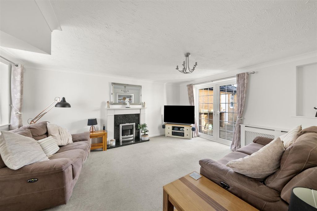 Property photo 3 of 27