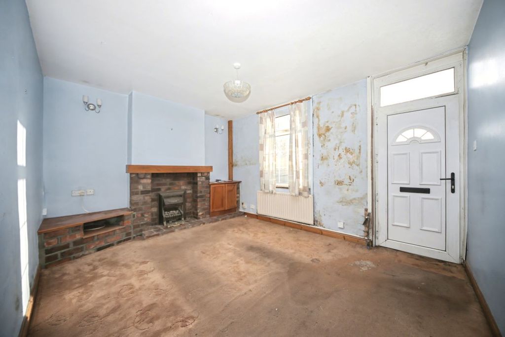 Property photo 2 of 17