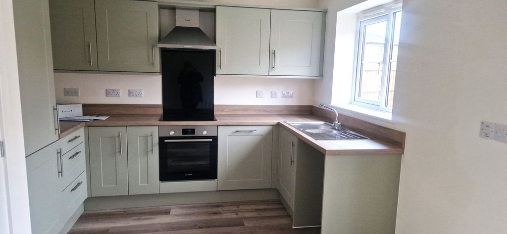 Property photo 2 of 4 Kitchen