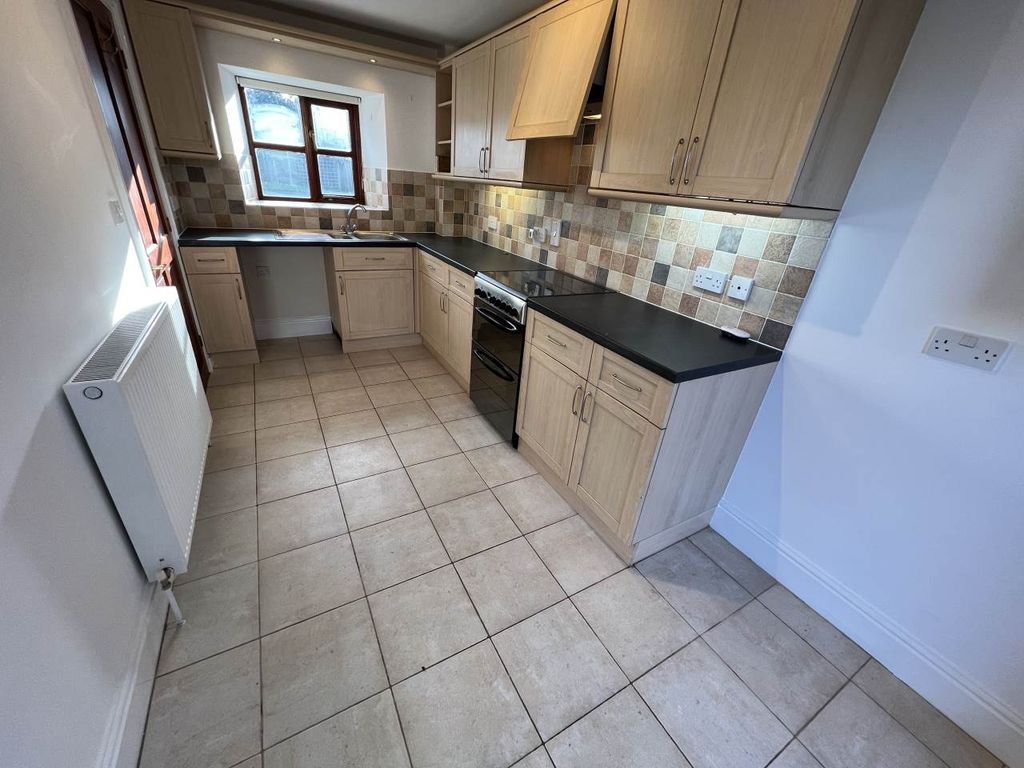 Property photo 2 of 14 Kitchen