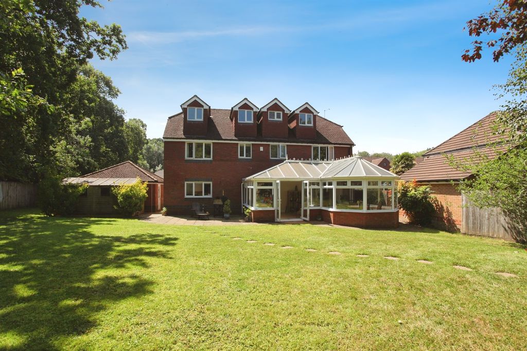 Property photo 2 of 33