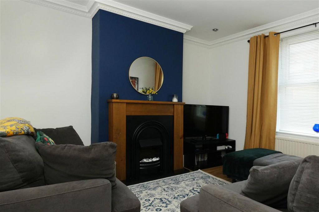 Property photo 3 of 21 Living Room